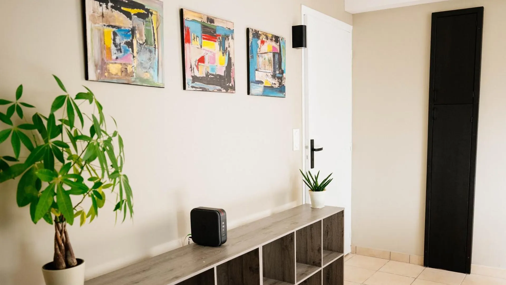 Votre Oasis De Tranquillite Proche De La Ville T2 Entierement Renove Et Equipe Secteur Centre Fort-de-France Appartement